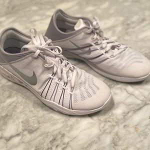 Nike Free TR 6 running shoes
